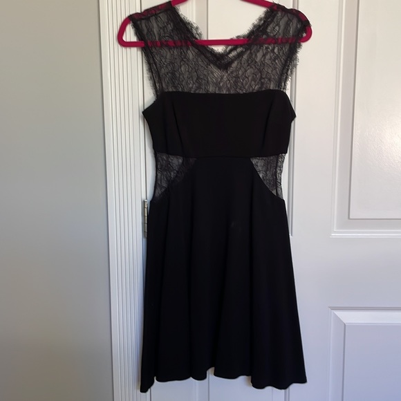Bailey 44 LBD, lace detail and cutouts, size small, great condition - Picture 2 of 10